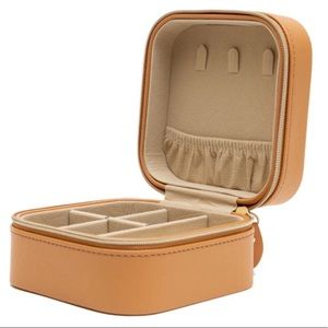 Samara vegan leather travel jewelry case, lightly used.